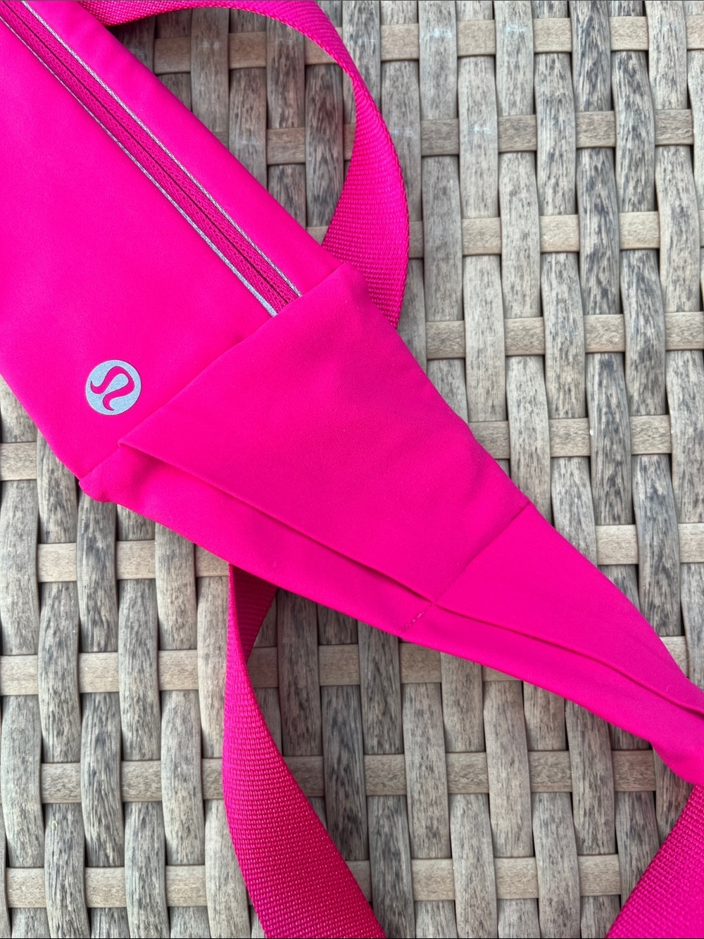 Lululemon Fast and Free Running Belt in Jeweled Magenta size L/XL - Picture 5 of 11